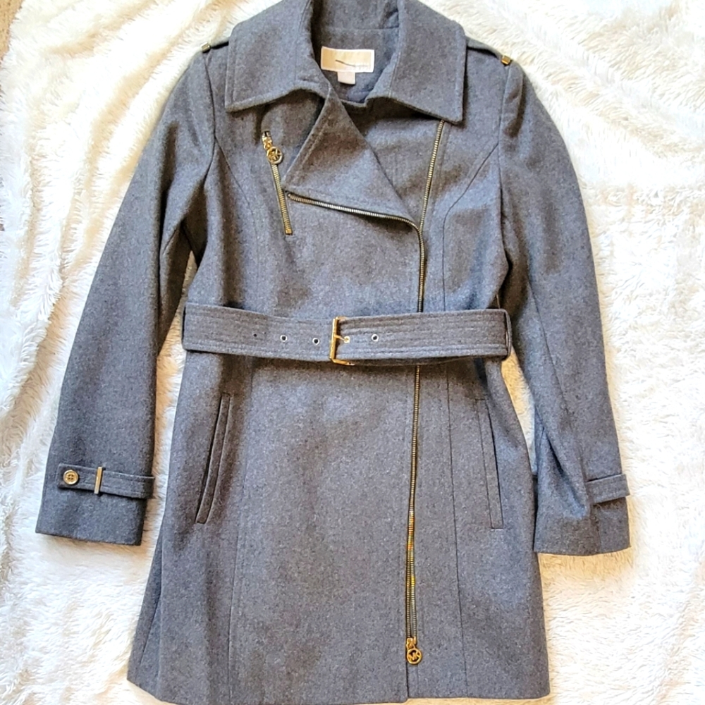 Micheal Kors Gray, size 4. Gold accents.